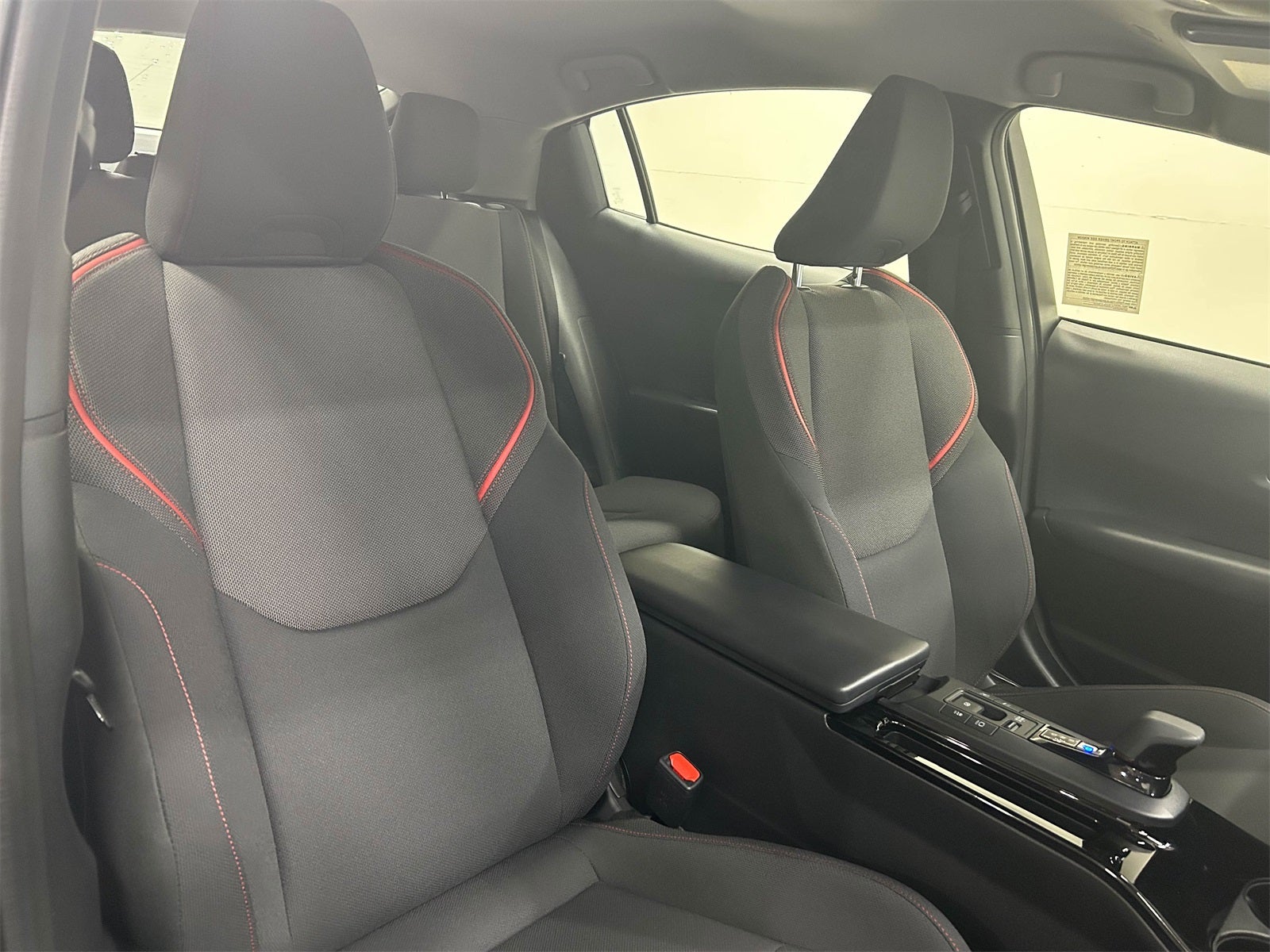 2025 Toyota Prius Plug-In Hybrid SE