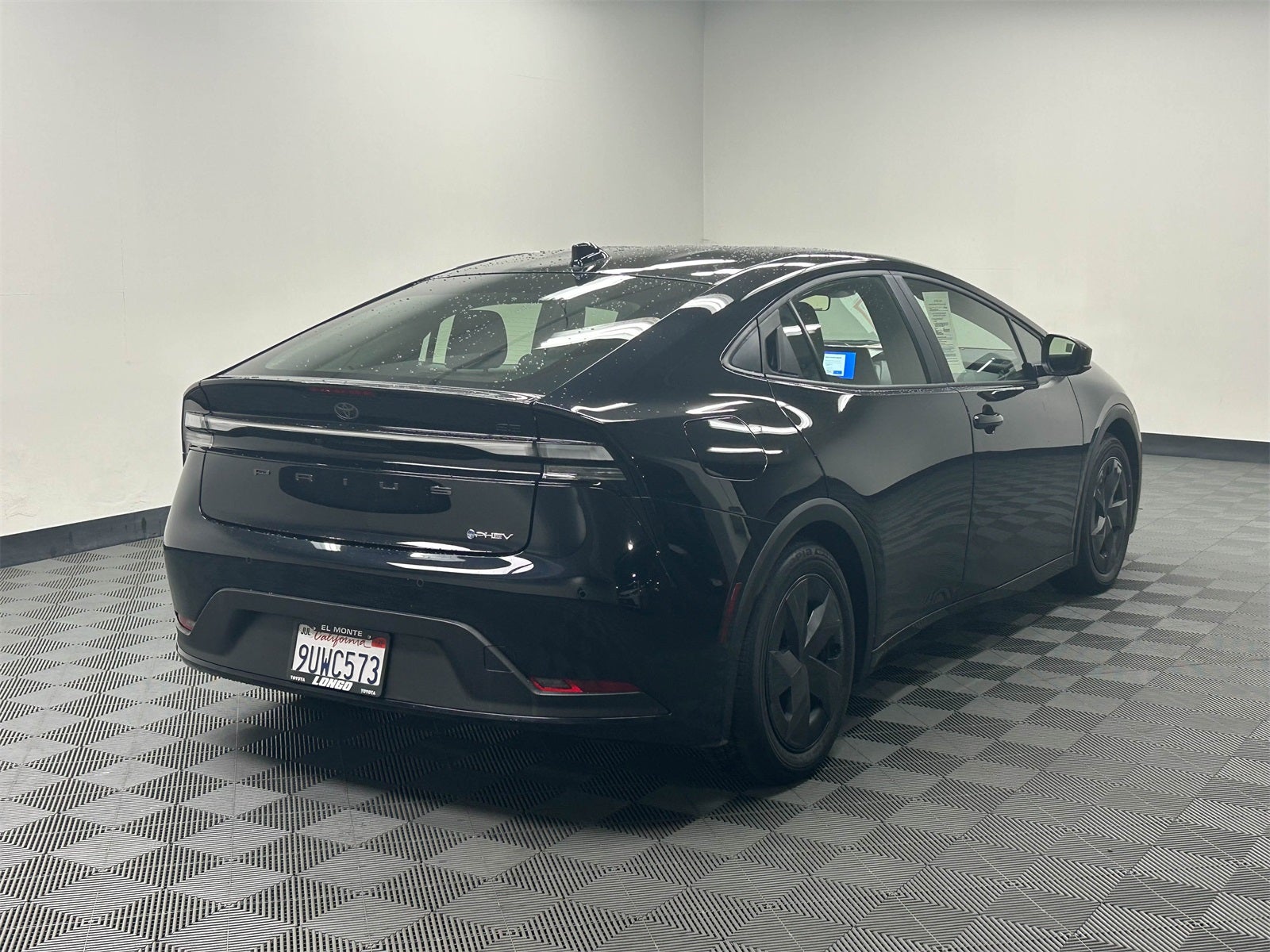 2025 Toyota Prius Plug-In Hybrid SE