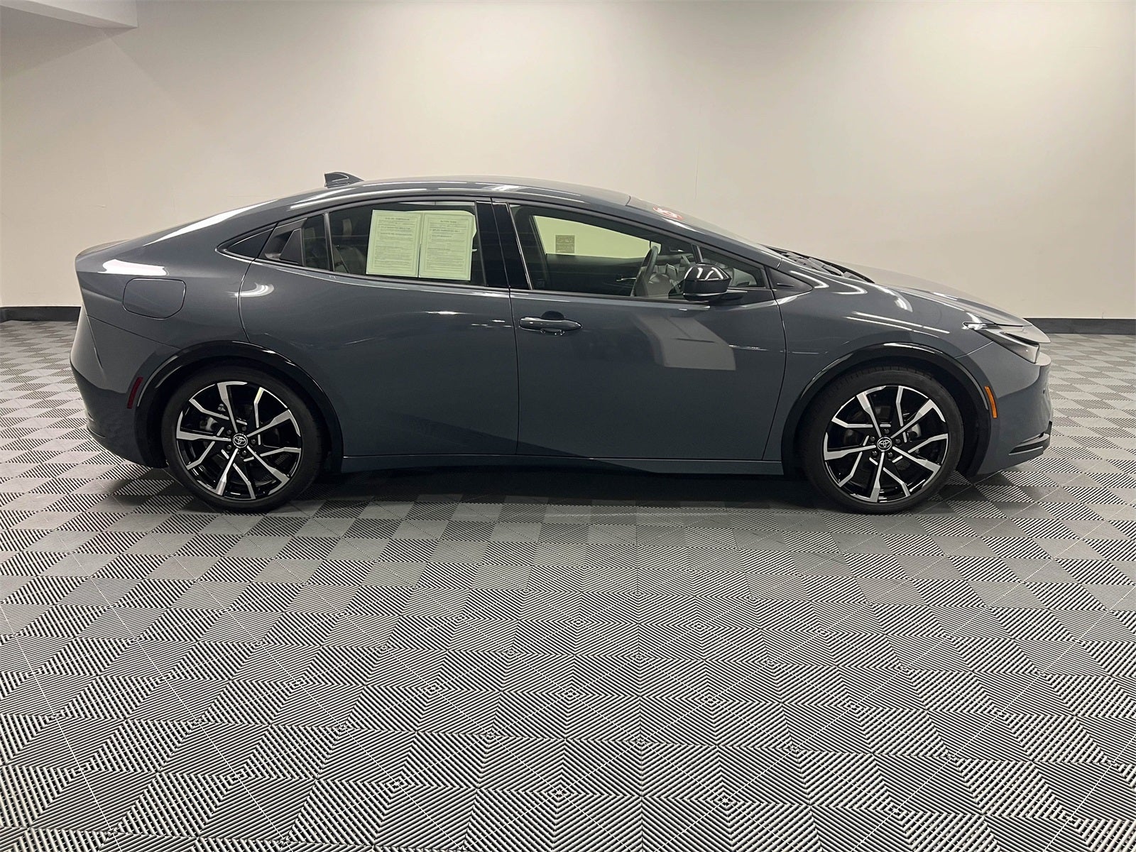 2025 Toyota Prius Plug-In Hybrid XSE