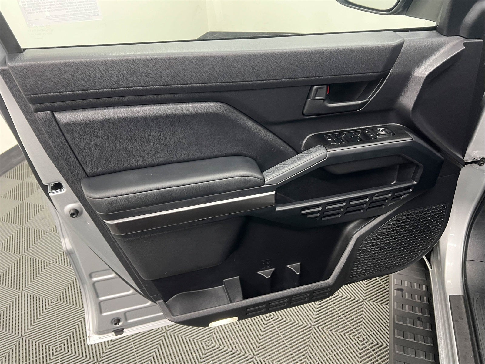 2025 Toyota 4Runner SR5 4WD