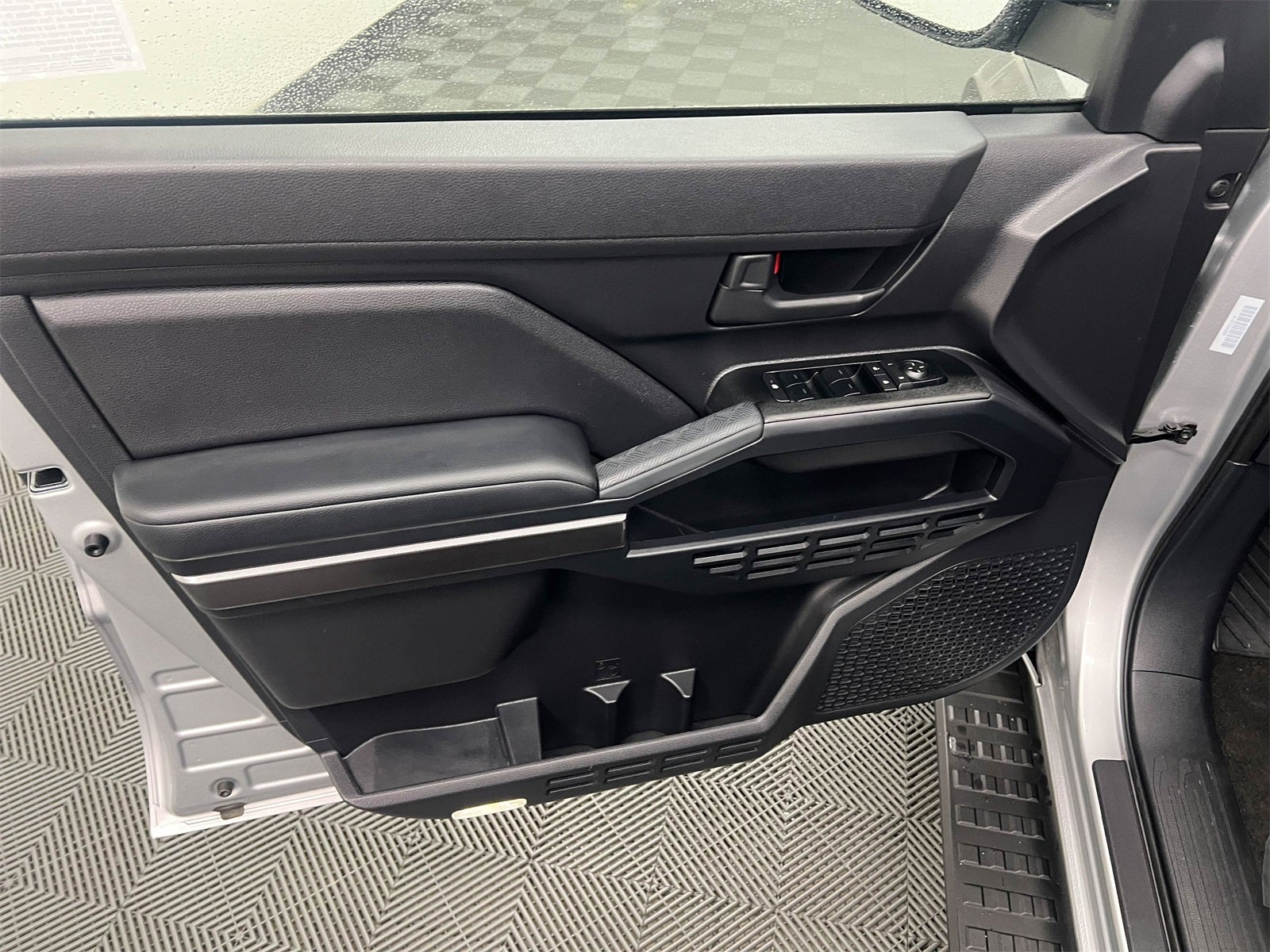 2025 Toyota 4Runner SR5 4WD