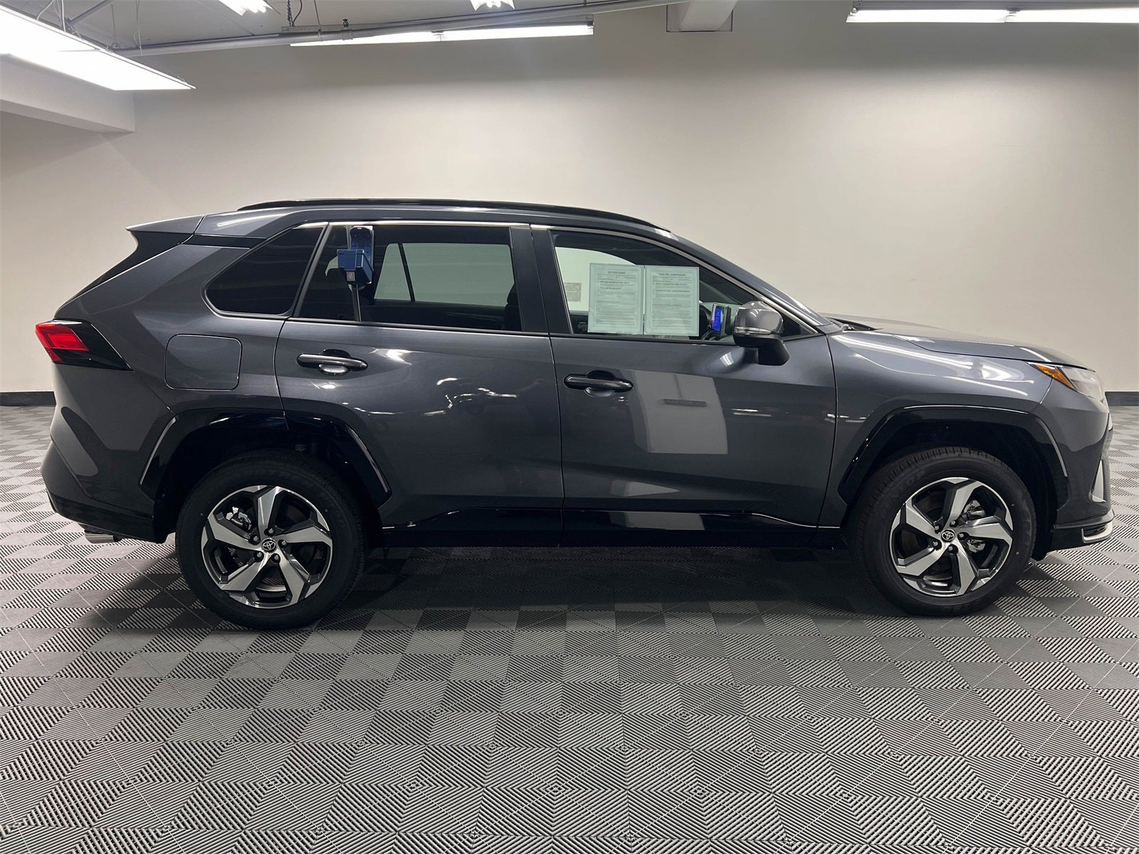 2025 Toyota RAV4 Plug-In Hybrid SE