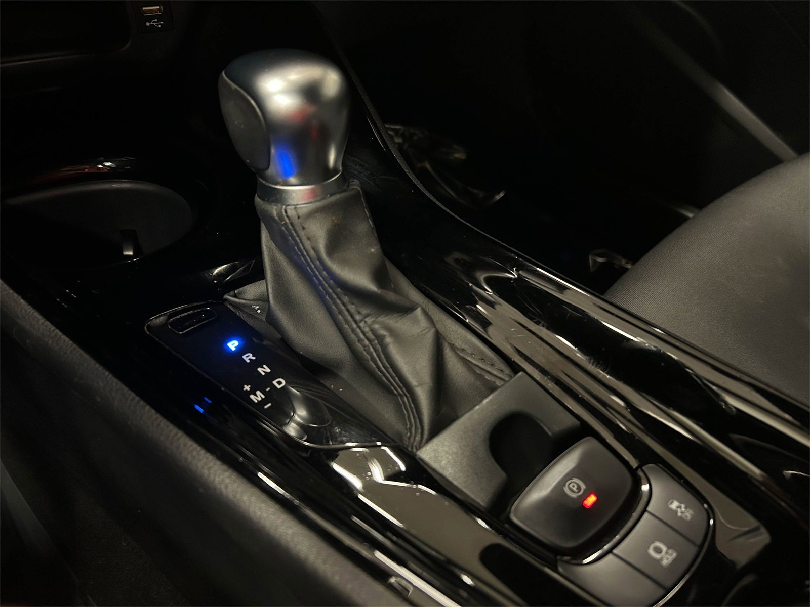 2022 Toyota C-HR XLE