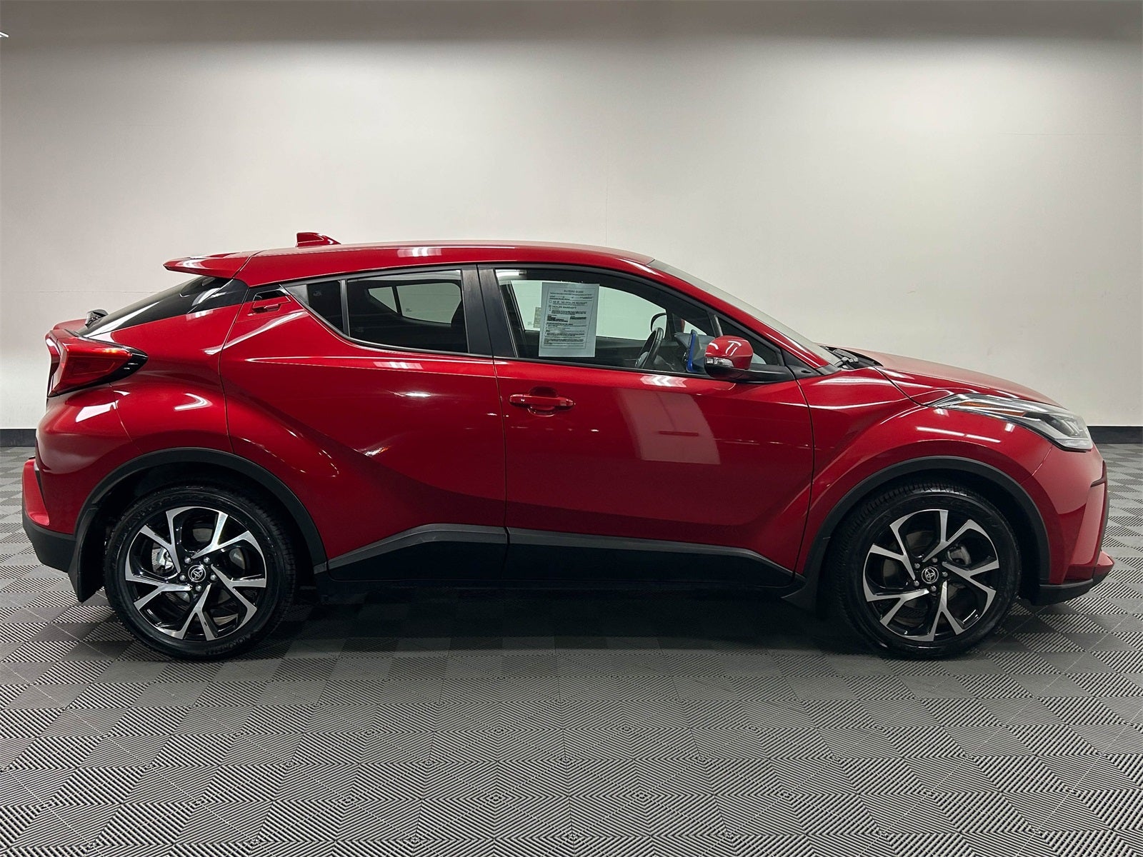 2022 Toyota C-HR XLE